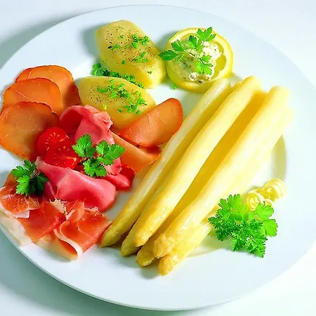 Knuellhotel Tann-eck 3*