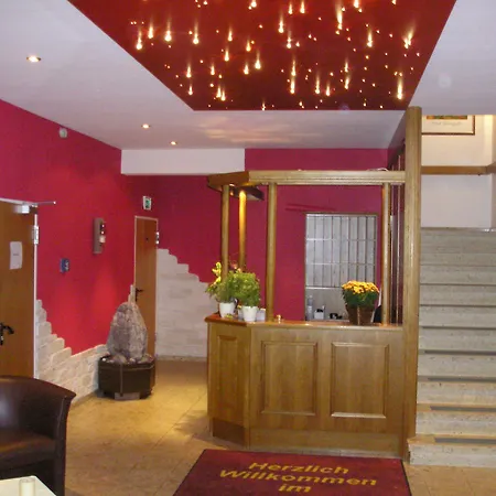 Knuellhotel Tann-eck 招待所 3*